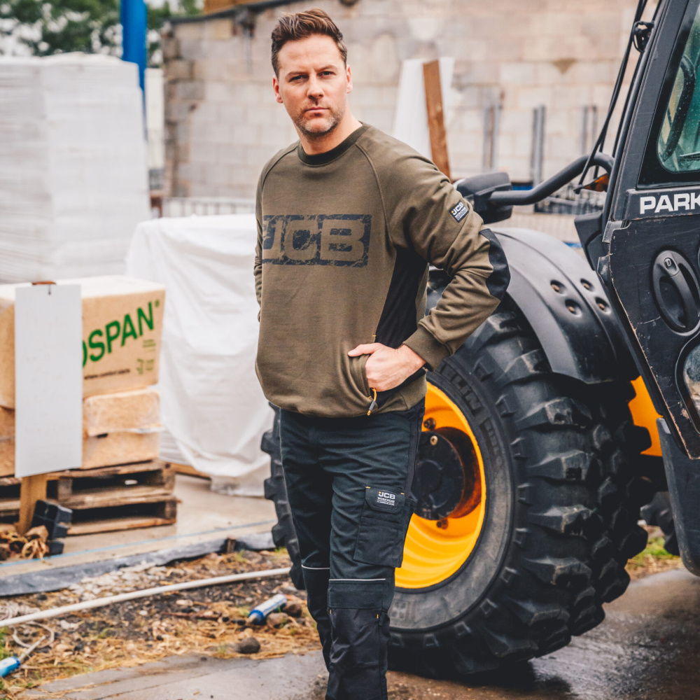 detail JCB Trade Crew olivová pánská pracovní mikina