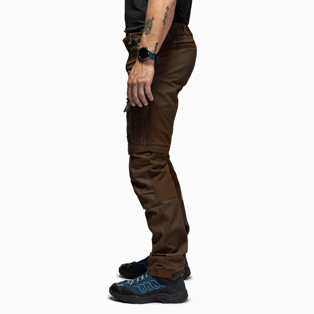 detail Beyond Nordic Zip-Off hnědé pánské outdoor kalhoty 2v1 Teflon EcoElite®