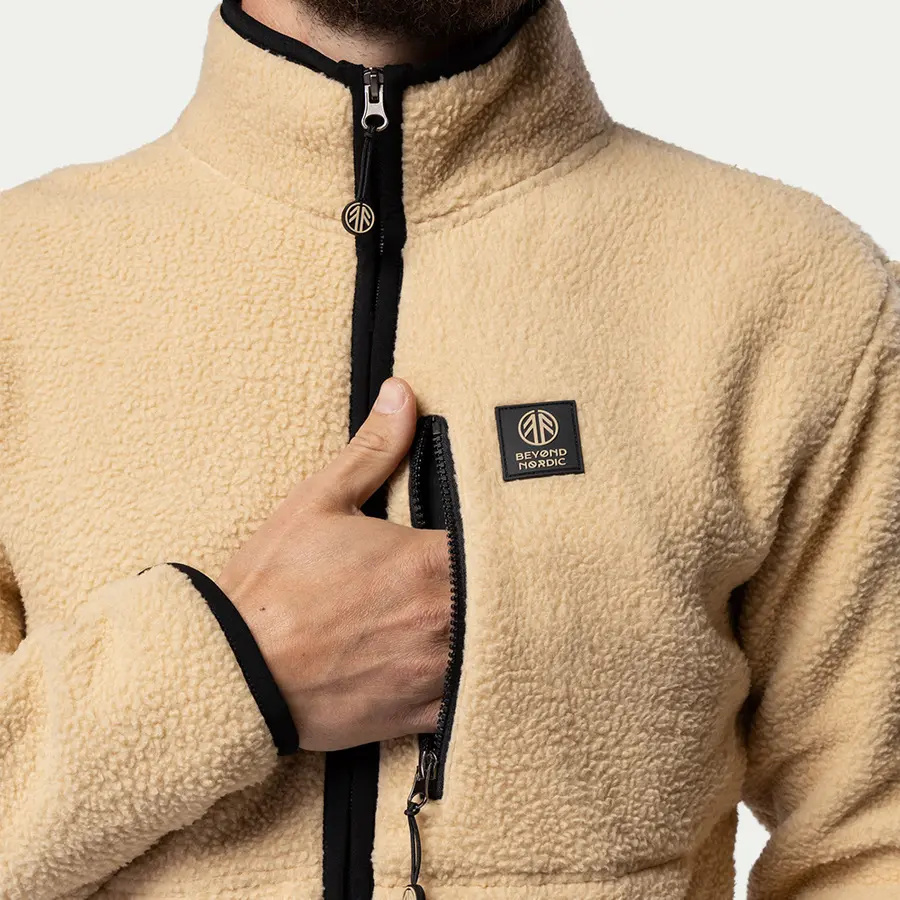 detail Beyond Nordic Sweden Teddy béžová pánská hřejivá bunda