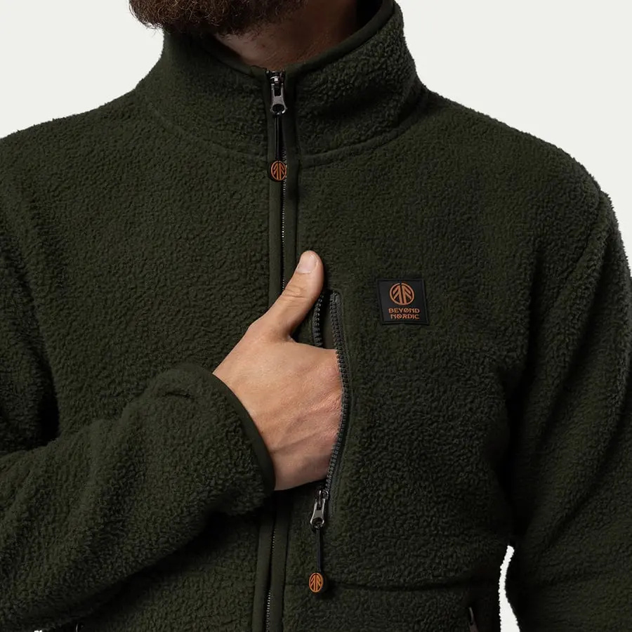 detail Beyond Nordic Sweden Teddy olivová pánská hřejivá bunda