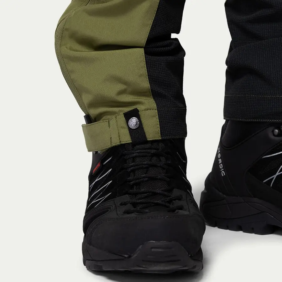 detail Beyond Nordic Sweden pánské zelené outdoor kalhoty stretch pohodlné voděodpudivé