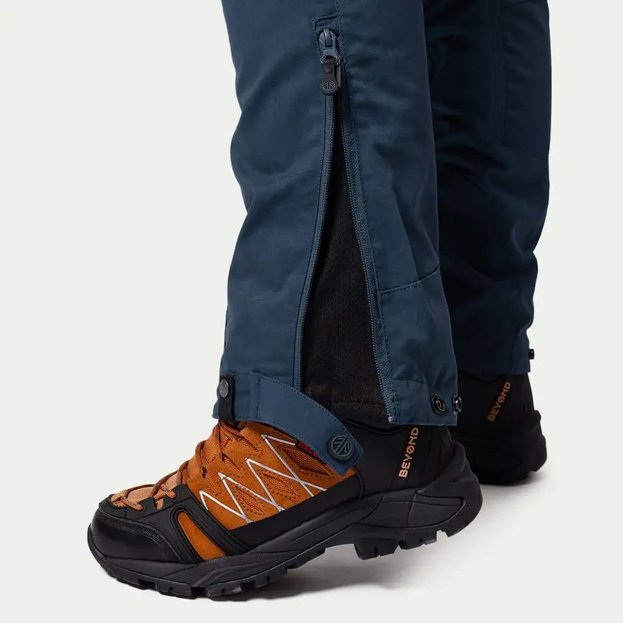 detail Beyond Nordic Sweden Zip-Off modré dámské outdoor kalhoty 2v1 Teflon EcoElite®