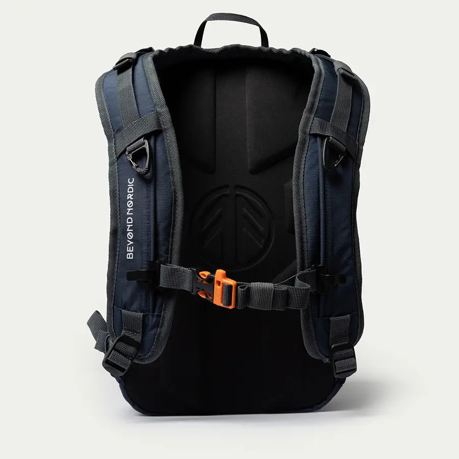 detail Beyond Nordic Sweden BN503 modrý pánský outdoor batoh 20L