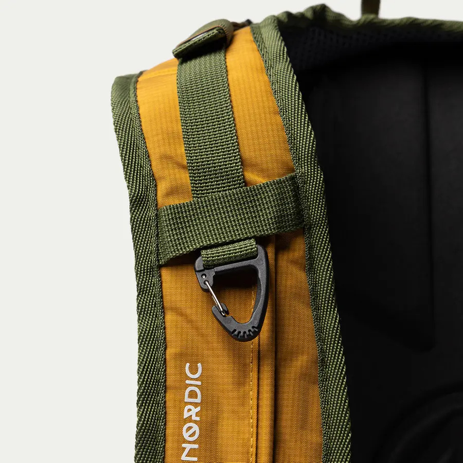 detail Beyond Nordic Sweden BN503 žlutý pánský outdoor batoh 20L