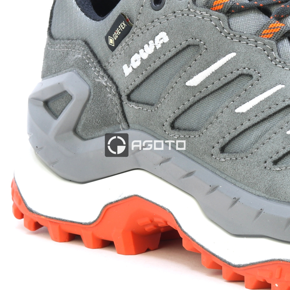 detail LOWA Innovo GTX Lo šedá pánská kožená outdoor obuv membrána Gore-Tex®